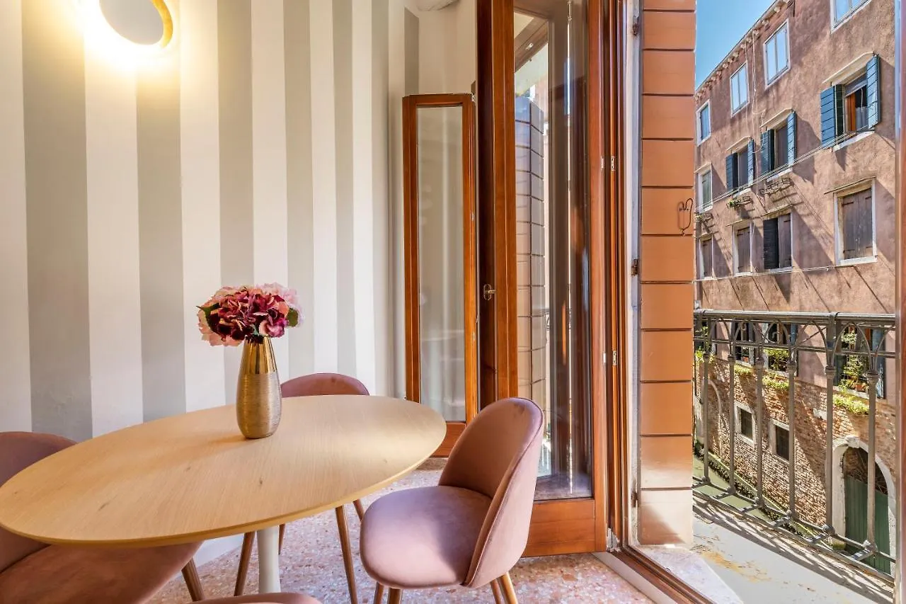 Querini Suite-Balcony On Canal, Close To San Marco Venise Italie