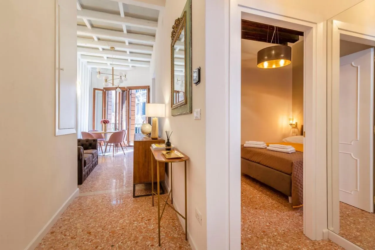 Querini Suite-Balcony On Canal, Close To San Marco Venise Italie
